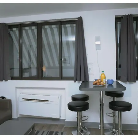 Arc De Triomphe & Trocadero Square - Vacation Apartament Paryż